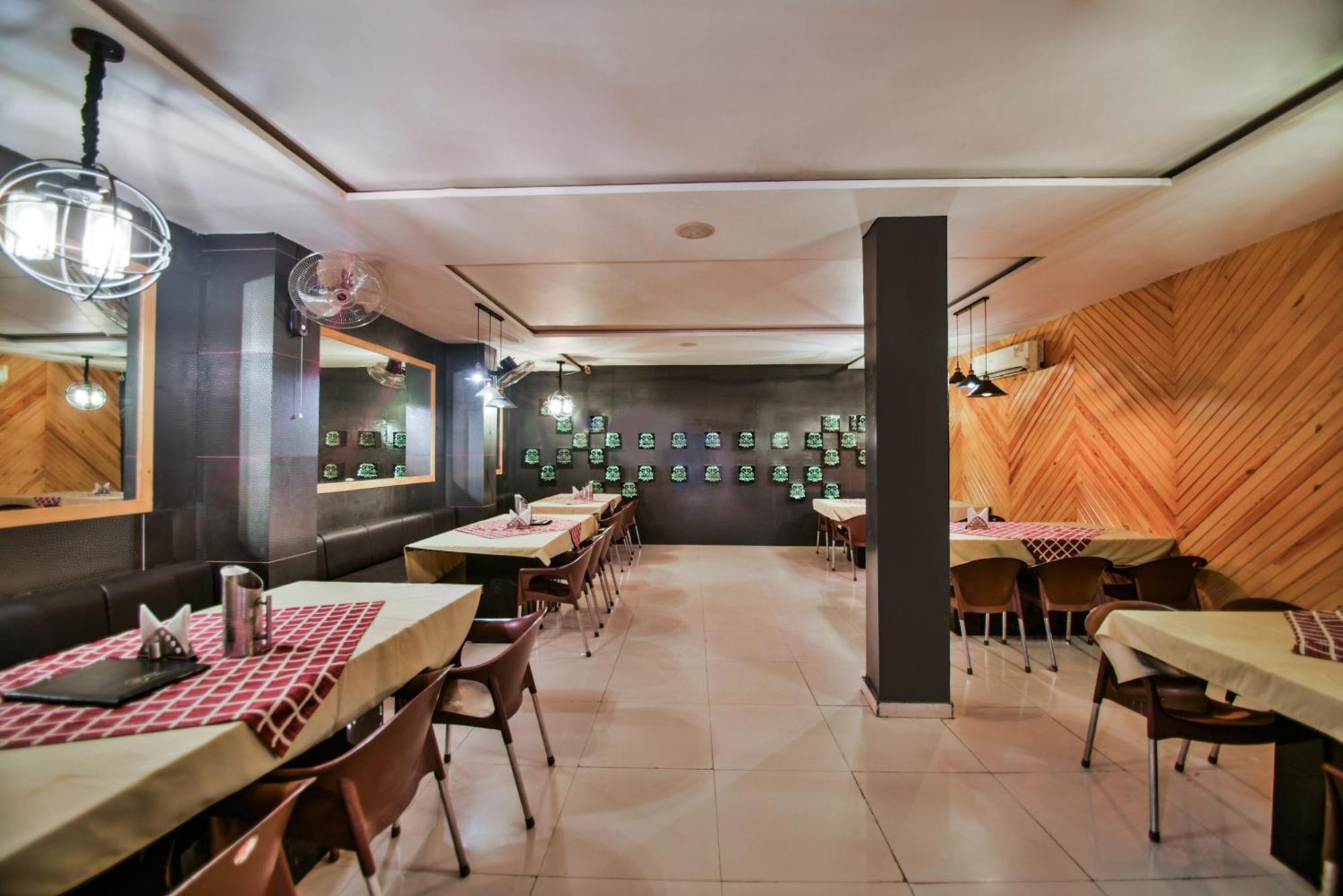 Oyo Hotel Ajanta Hamirgarh Екстер'єр фото