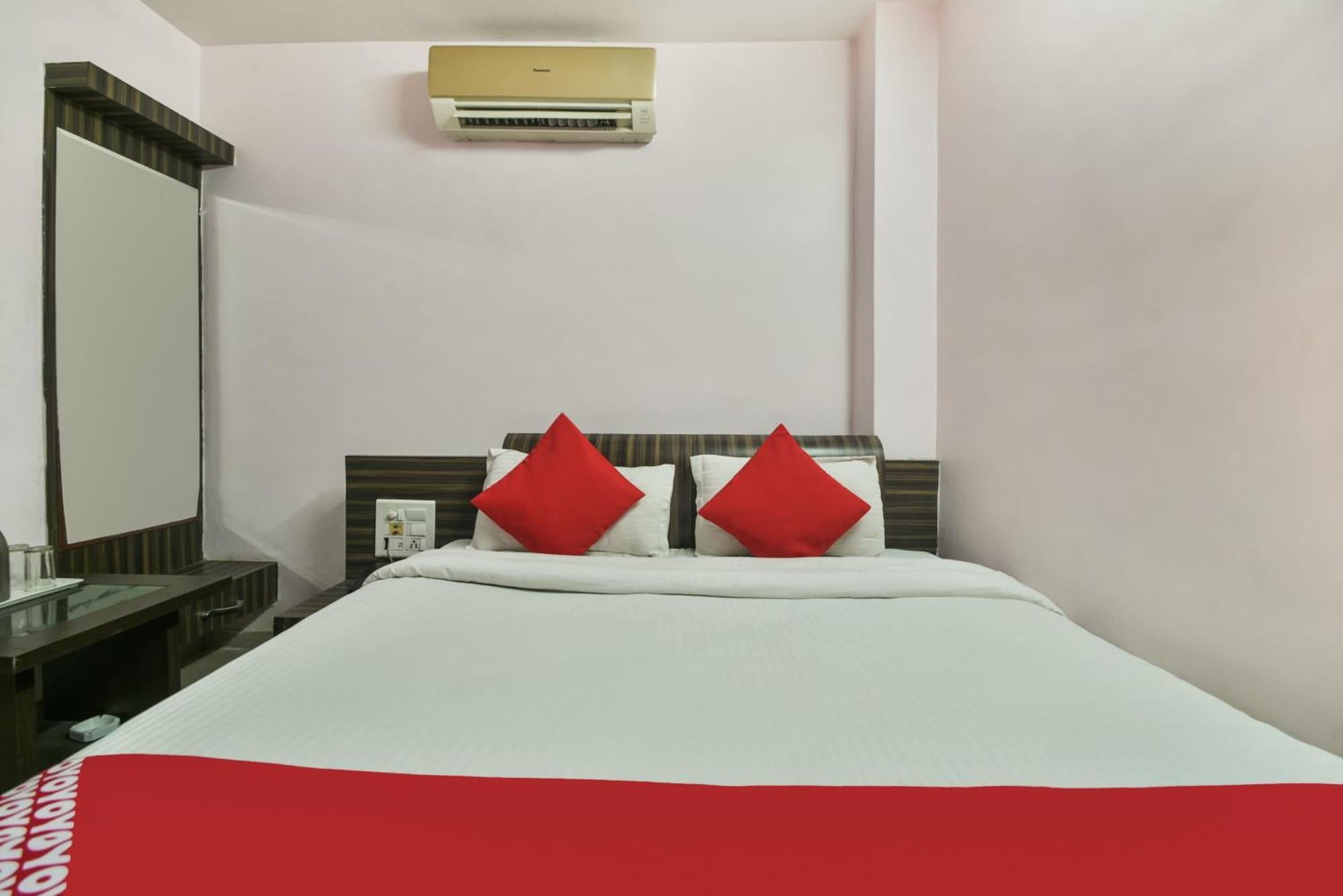 Oyo Hotel Ajanta Hamirgarh Екстер'єр фото