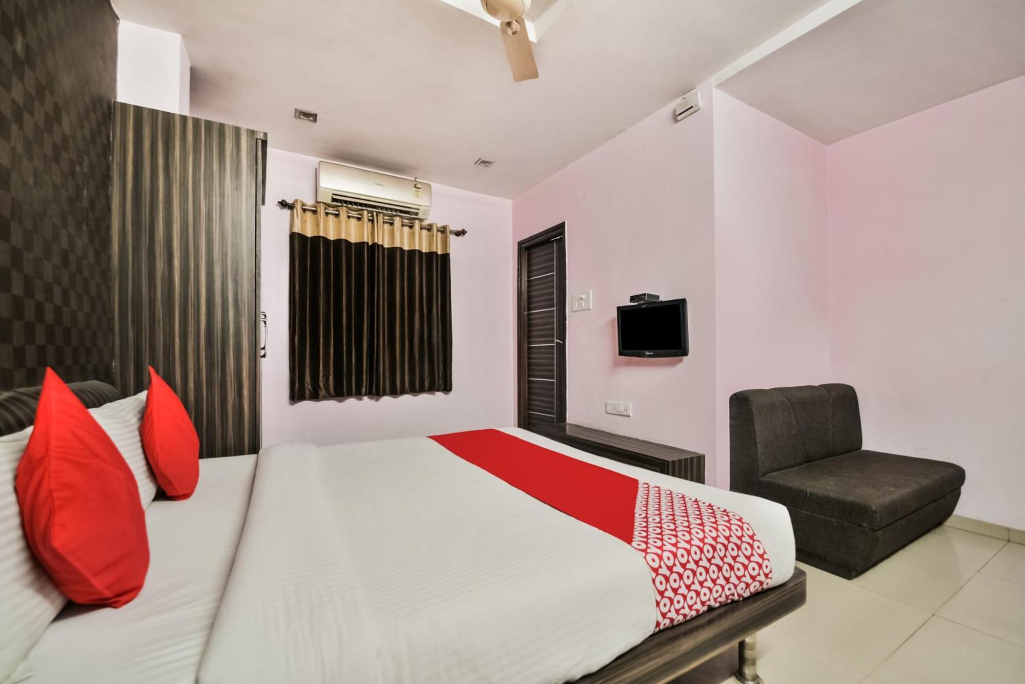 Oyo Hotel Ajanta Hamirgarh Екстер'єр фото