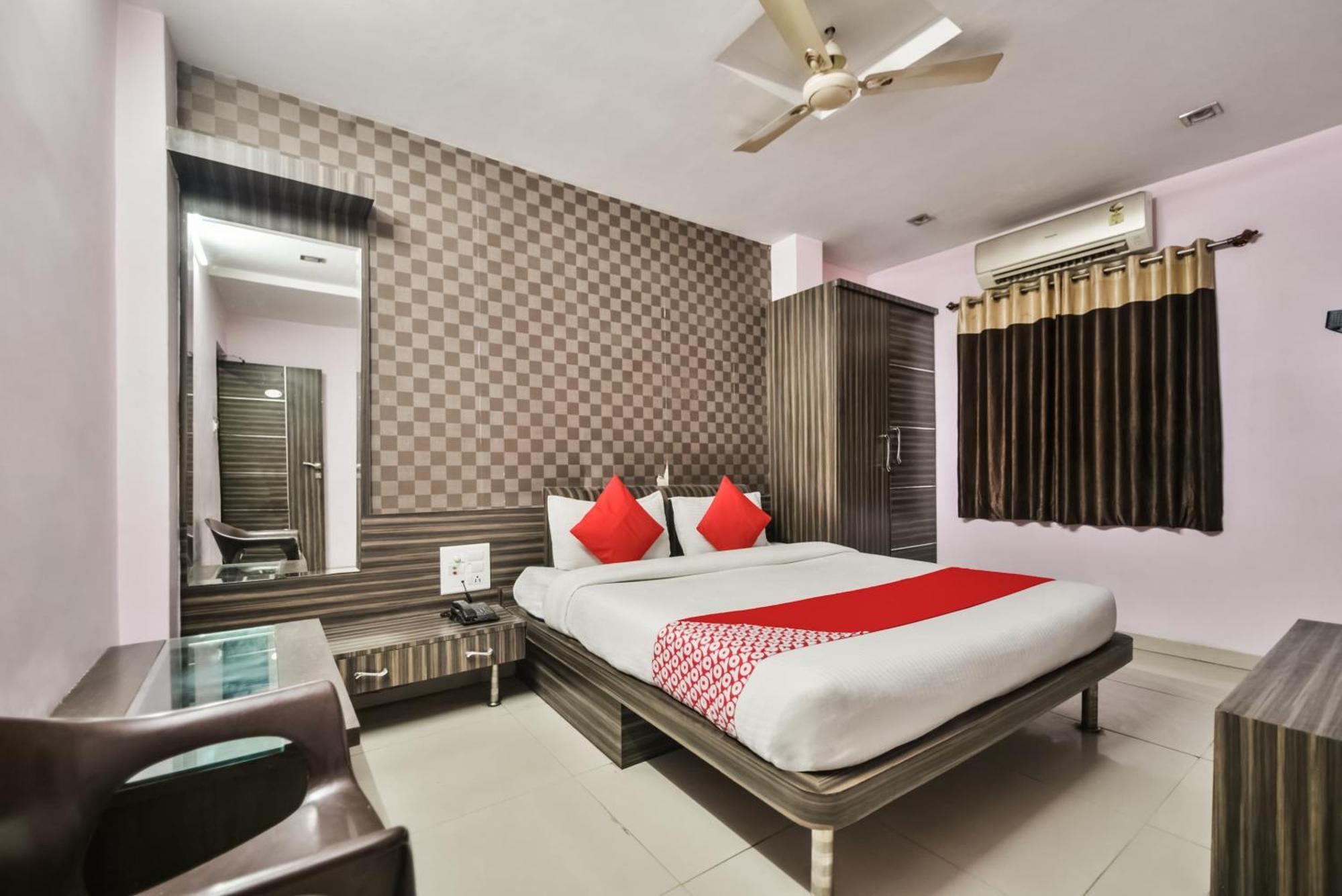 Oyo Hotel Ajanta Hamirgarh Екстер'єр фото