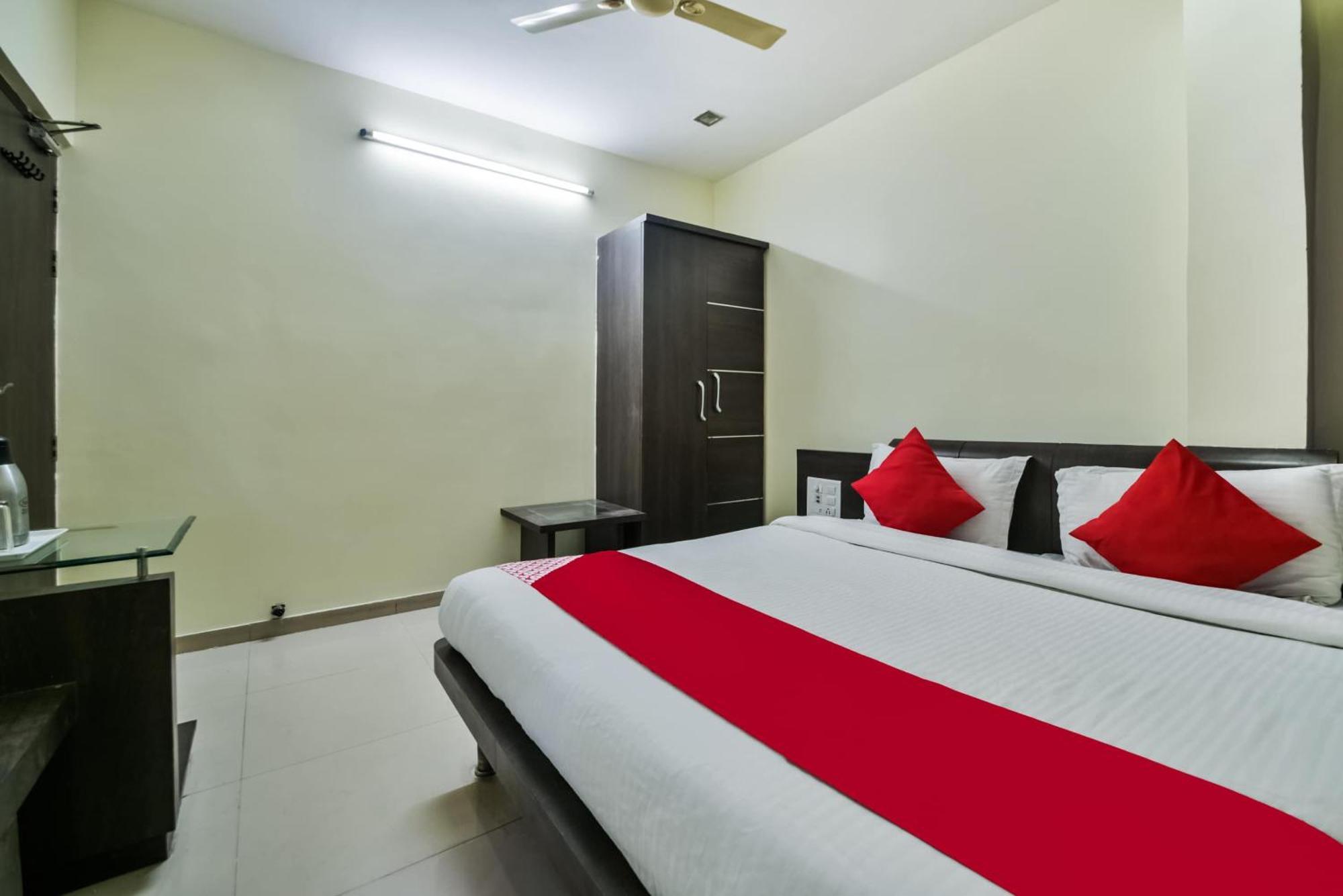 Oyo Hotel Ajanta Hamirgarh Екстер'єр фото